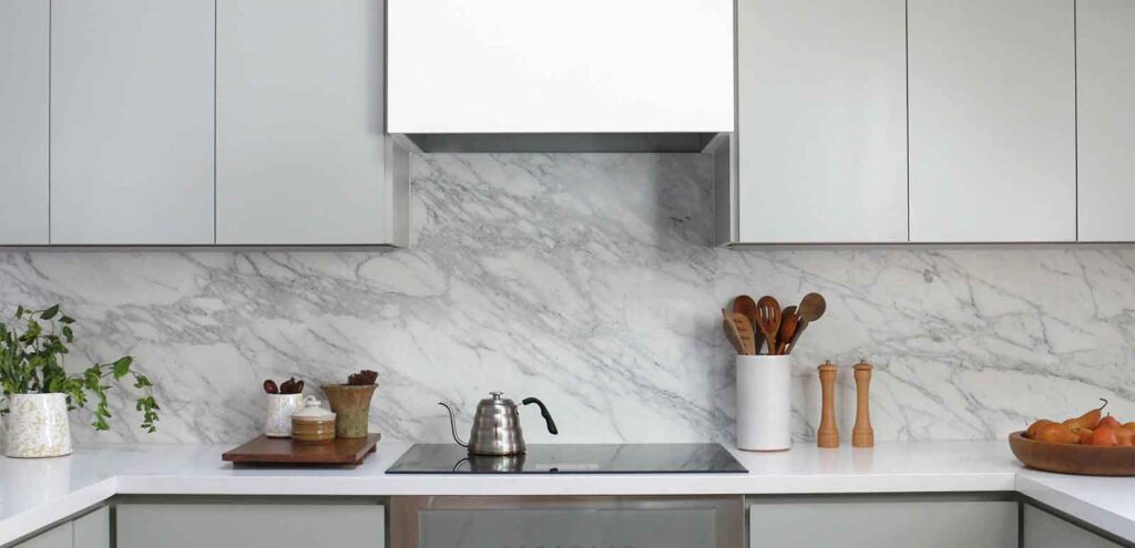From Drab to Fab: Glass Splashbacks as the Heart of Kitchen Renewal 4